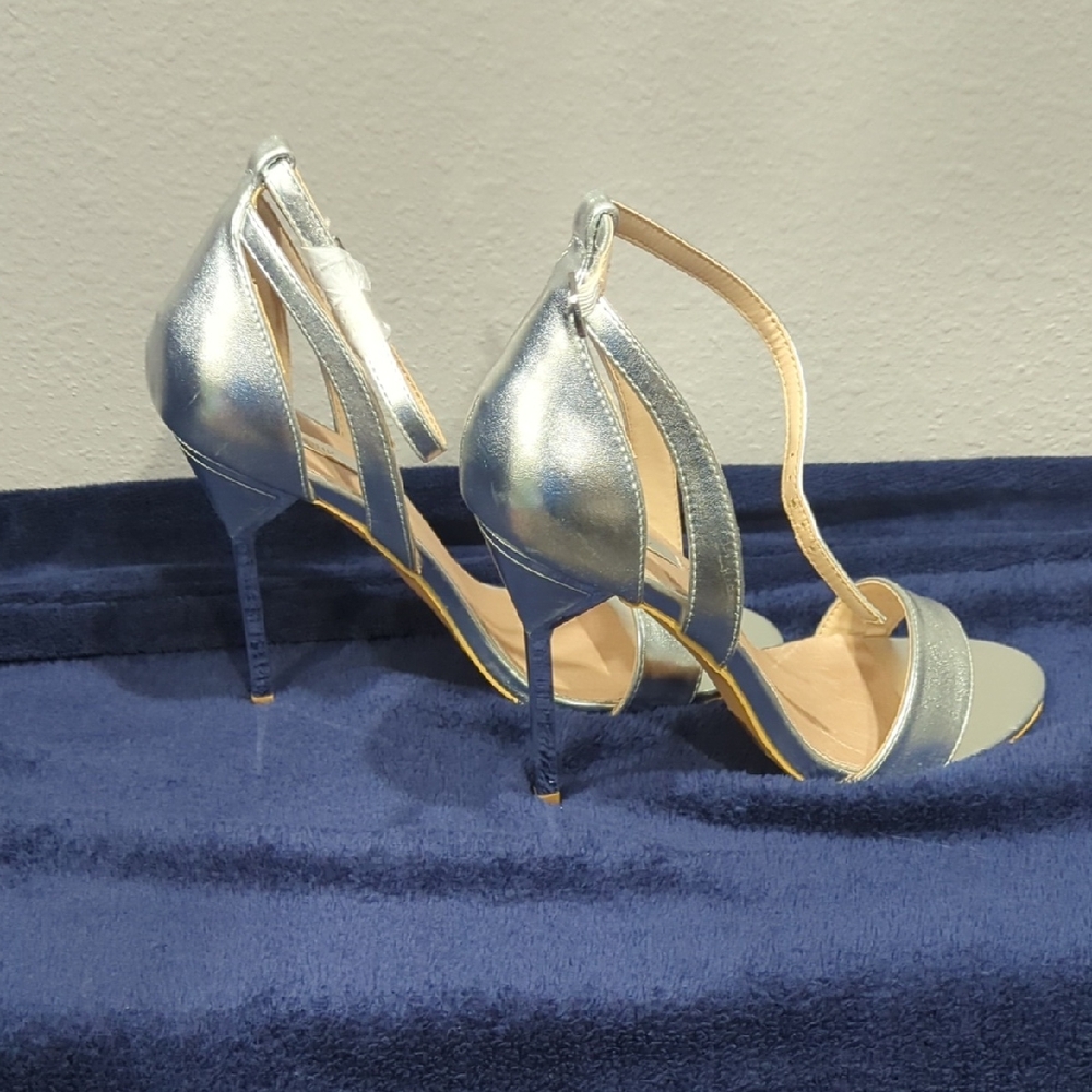 Chic Metallic Silver Strappy Heels